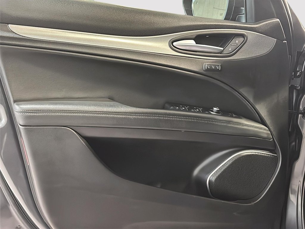 2018 Alfa Romeo Stelvio SPORT Q4 GPS CAMERA SIEGES CHAUFFANTS in Montréal, Quebec - 14 - w1024h768px