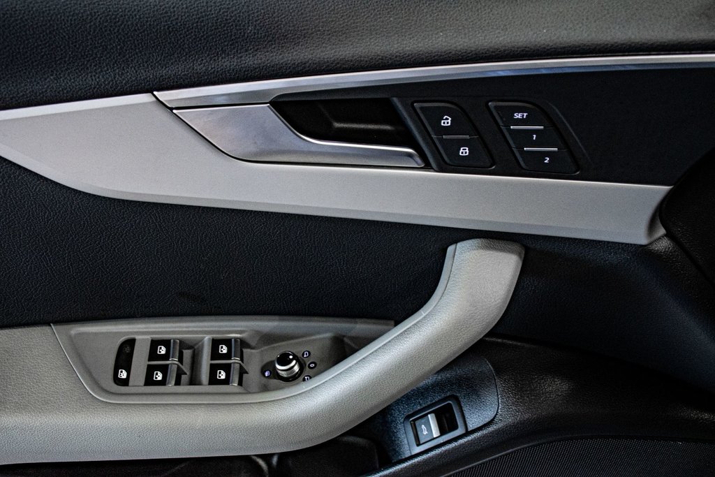 2019 Audi A4 Sedan KOMFORT 45 TFSI QUATTRO CUIR TOIT CAM CARPLAY in Montréal, Quebec - 19 - w1024h768px