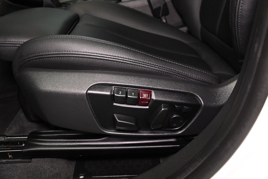 2017 BMW X1 XDRIVE28i TOIT PANORAMIQUE CUIR CAMERA in Montréal, Quebec - 24 - w1024h768px
