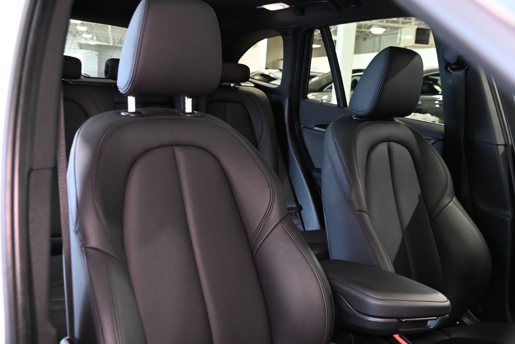 2017 BMW X1 XDRIVE28i TOIT PANORAMIQUE CUIR CAMERA in Montréal, Quebec - 16 - w1024h768px