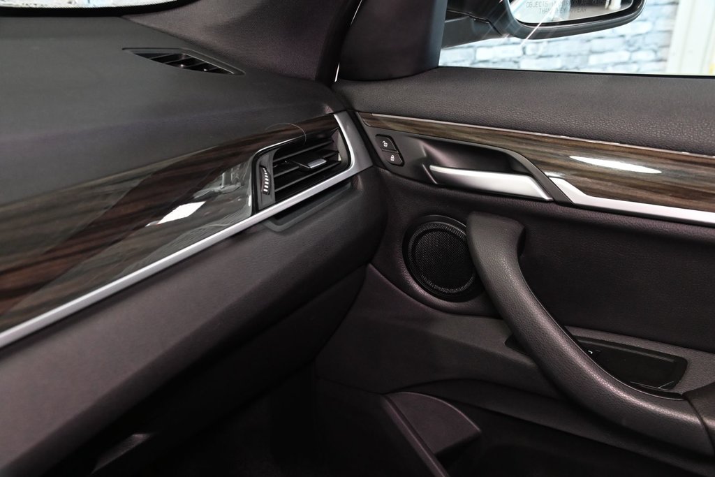 2017 BMW X1 XDRIVE28i TOIT PANORAMIQUE CUIR CAMERA in Montréal, Quebec - 25 - w1024h768px