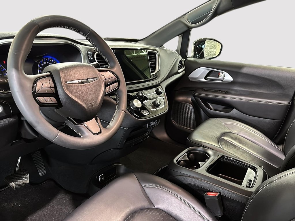 2024 Chrysler Pacifica S APPEARANCE TOURING L CUIR TOIT CAM GPS in Montréal, Quebec - 12 - w1024h768px