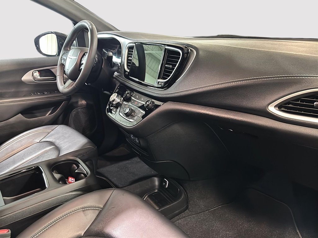2024 Chrysler Pacifica S APPEARANCE TOURING L CUIR TOIT CAM GPS in Montréal, Quebec - 13 - w1024h768px
