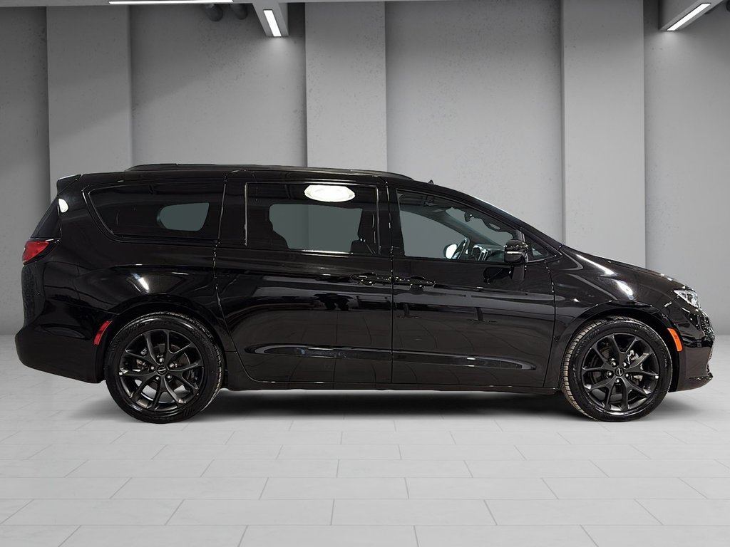 2024 Chrysler Pacifica S APPEARANCE TOURING L CUIR TOIT CAM GPS in Montréal, Quebec - 11 - w1024h768px