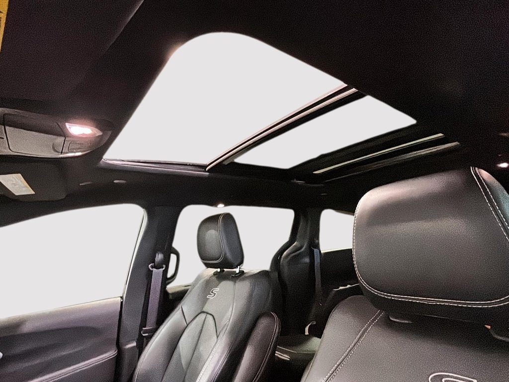 2024 Chrysler Pacifica S APPEARANCE TOURING L CUIR TOIT CAM GPS in Montréal, Quebec - 19 - w1024h768px