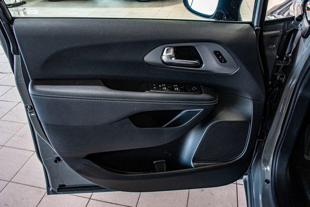 Chrysler Pacifica Select 2025 à Montréal, Québec - 15 - w1024h768px