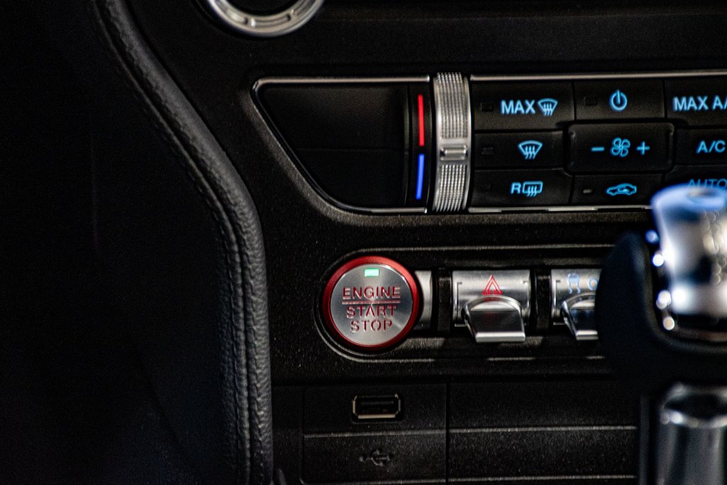 2021 Ford Mustang CONVERTIBLE ECOBOOST CARPLAY CAMERA SUPER BAS KM in Montréal, Quebec - 29 - w1024h768px