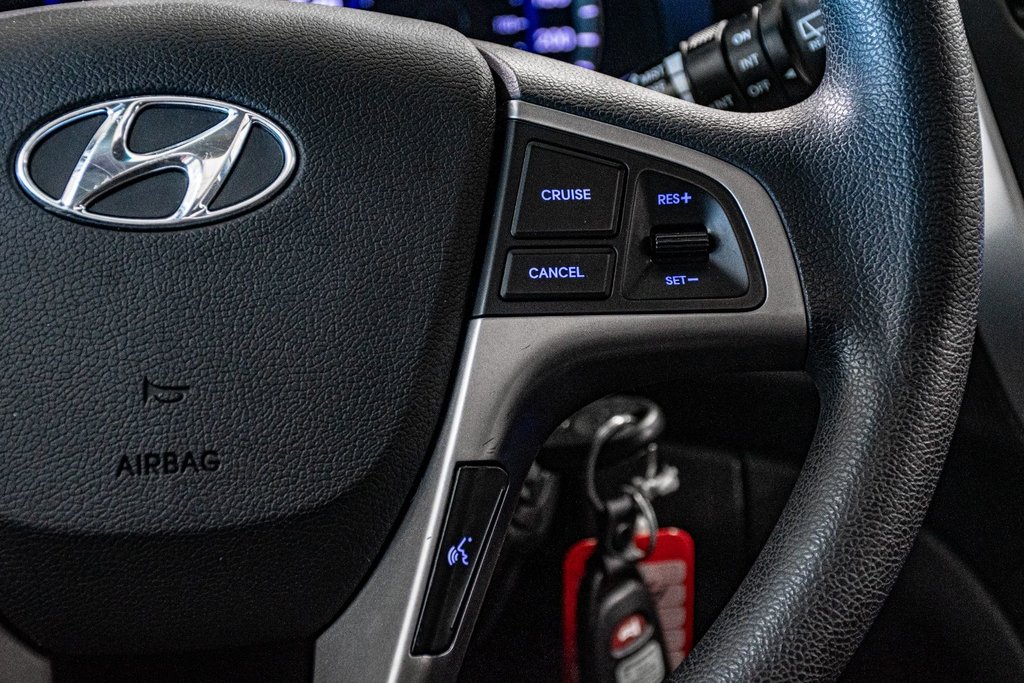 2016 Hyundai Accent GLS TOIT GRP ELECTRIQUE BLUETOOTH CRUISE CONTROL in Montréal, Quebec - 36 - w1024h768px