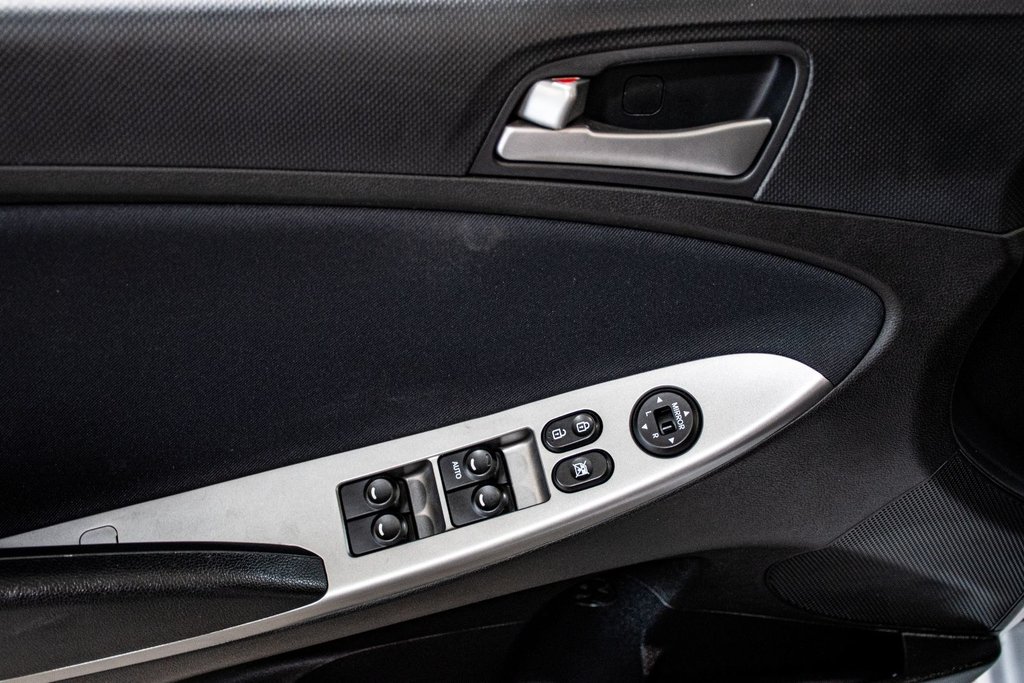 2016 Hyundai Accent GLS TOIT GRP ELECTRIQUE BLUETOOTH CRUISE CONTROL in Montréal, Quebec - 21 - w1024h768px