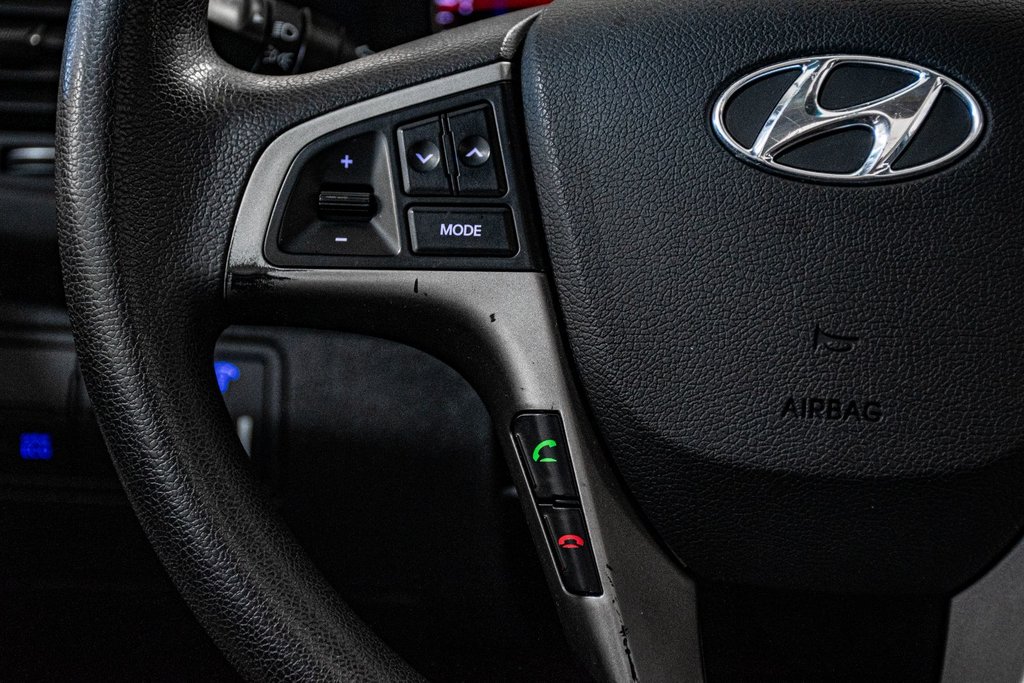 2016 Hyundai Accent GLS TOIT GRP ELECTRIQUE BLUETOOTH CRUISE CONTROL in Montréal, Quebec - 35 - w1024h768px