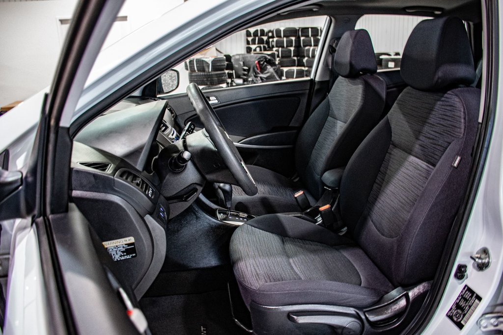 2016 Hyundai Accent GLS TOIT GRP ELECTRIQUE BLUETOOTH CRUISE CONTROL in Montréal, Quebec - 22 - w1024h768px