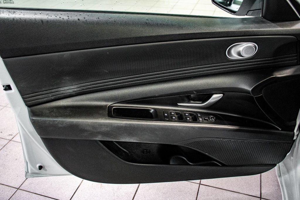 Hyundai Elantra Hybrid ULTIMATE CUIR TOIT OUVRANT CAMERA LANE ASSIST MAGS 2022 à Montréal, Québec - 22 - w1024h768px