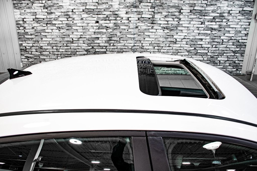 Hyundai Elantra Hybrid ULTIMATE CUIR TOIT OUVRANT CAMERA LANE ASSIST MAGS 2022 à Montréal, Québec - 12 - w1024h768px