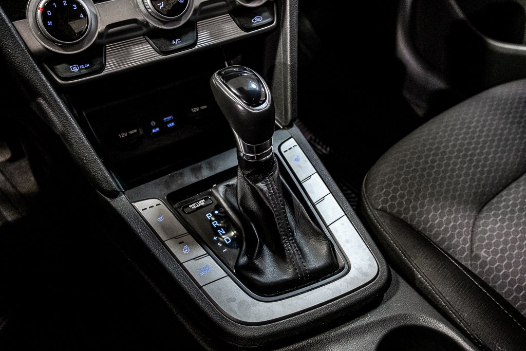 2020 Hyundai Elantra PREFERRED SIÈGES CHAUFFANTS CAMERA APPLE CARPLAY in Montréal, Quebec - 28 - w1024h768px