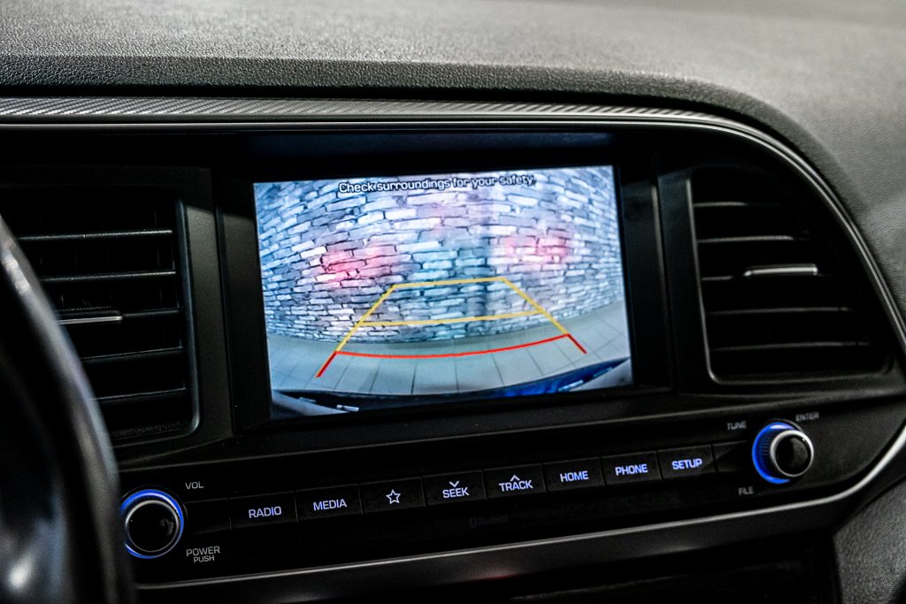 2020 Hyundai Elantra PREFERRED SIÈGES CHAUFFANTS CAMERA APPLE CARPLAY in Montréal, Quebec - 26 - w1024h768px