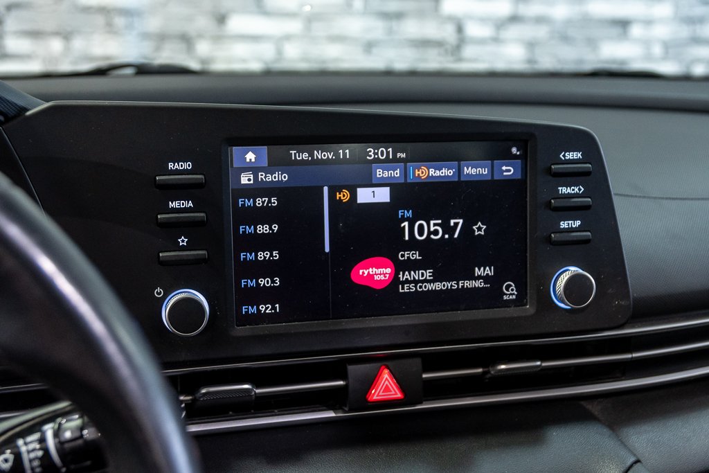 Hyundai Elantra PREFERRED TECH TOIT OUVRANT SIEGES CHAUFFANTS A/C 2021 à Montréal, Québec - 27 - w1024h768px