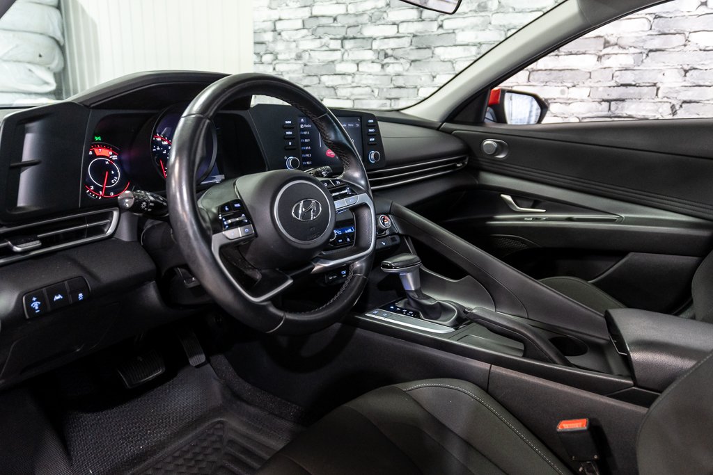Hyundai Elantra PREFERRED TECH TOIT OUVRANT SIEGES CHAUFFANTS A/C 2021 à Montréal, Québec - 21 - w1024h768px