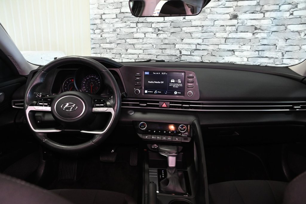 2022 Hyundai Elantra PREFERRED SUN &TECH TOIT CAMERA CARPLAY MAGS in Montréal, Quebec - 33 - w1024h768px
