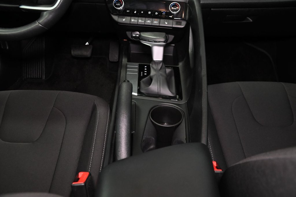 2022 Hyundai Elantra PREFERRED SUN &TECH TOIT CAMERA CARPLAY MAGS in Montréal, Quebec - 37 - w1024h768px