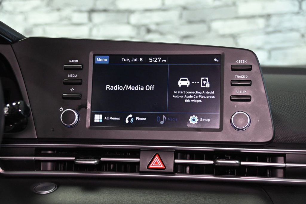 2022 Hyundai Elantra PREFERRED SUN &TECH TOIT CAMERA CARPLAY MAGS in Montréal, Quebec - 34 - w1024h768px