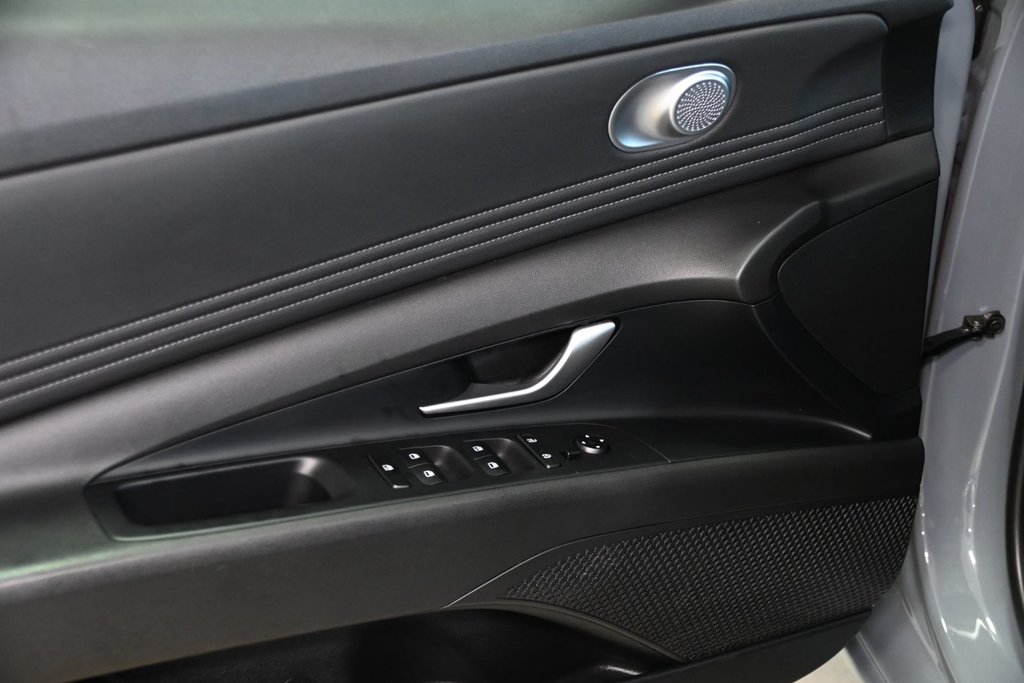 2022 Hyundai Elantra PREFERRED SUN &TECH TOIT CAMERA CARPLAY MAGS in Montréal, Quebec - 22 - w1024h768px