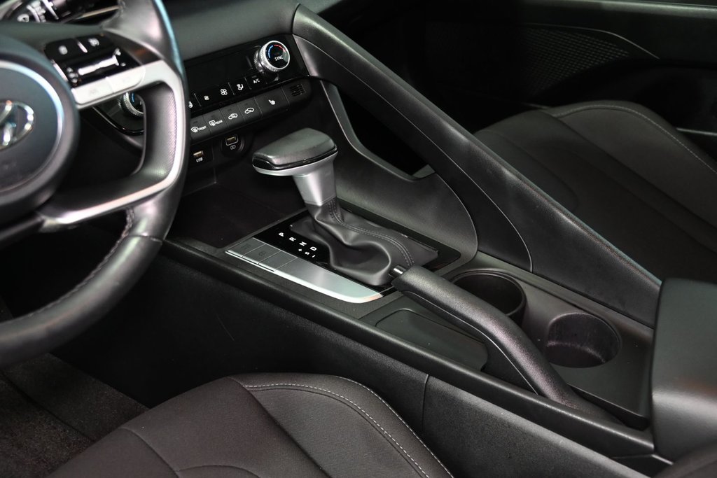 2022 Hyundai Elantra PREFERRED SUN &TECH TOIT CAMERA CARPLAY MAGS in Montréal, Quebec - 21 - w1024h768px
