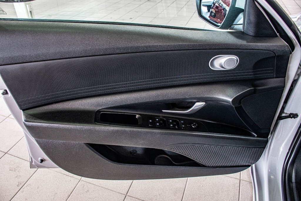 2022 Hyundai Elantra ESSENTIEL CAMERA CARPLAY SIEGES CHAUFFANT MAGS in Montréal, Quebec - 16 - w1024h768px
