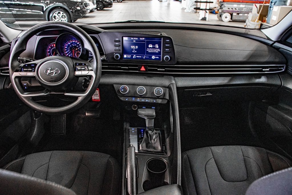 2022 Hyundai Elantra ESSENTIEL CAMERA CARPLAY SIEGES CHAUFFANT MAGS in Montréal, Quebec - 3 - w1024h768px