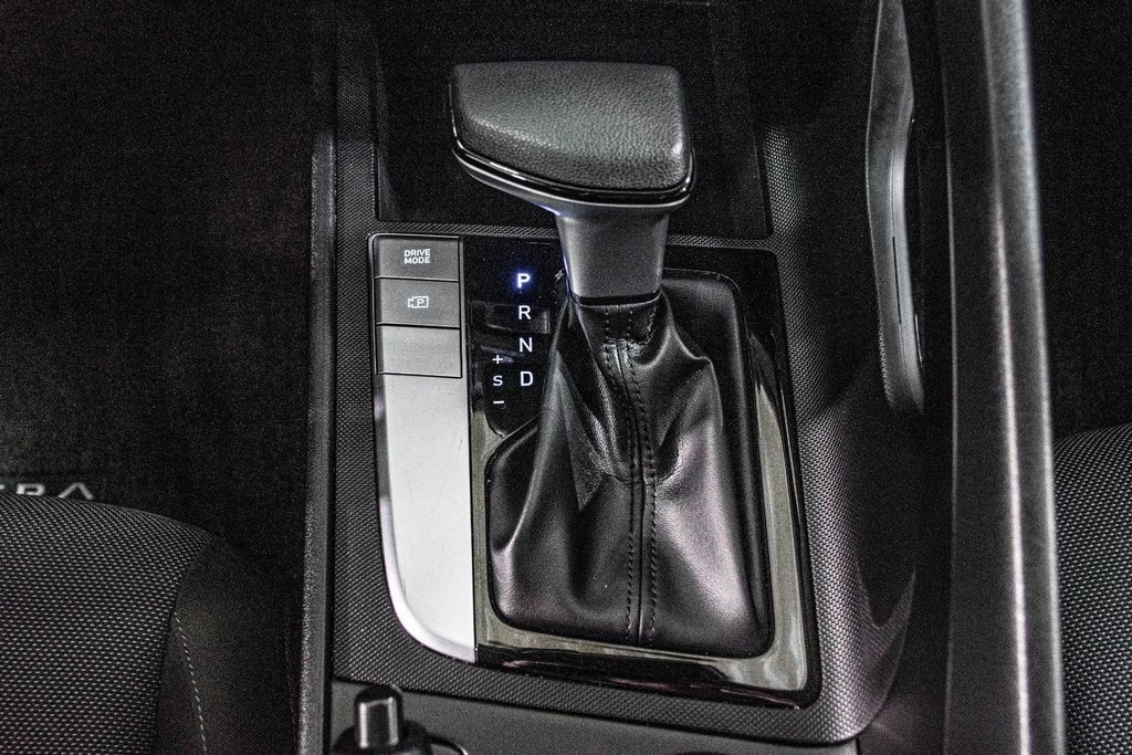 2022 Hyundai Elantra ESSENTIEL CAMERA CARPLAY SIEGES CHAUFFANT MAGS in Montréal, Quebec - 31 - w1024h768px