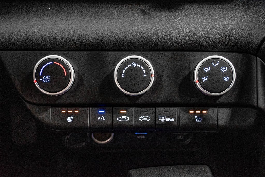 2022 Hyundai Elantra ESSENTIEL CAMERA CARPLAY SIEGES CHAUFFANT MAGS in Montréal, Quebec - 28 - w1024h768px