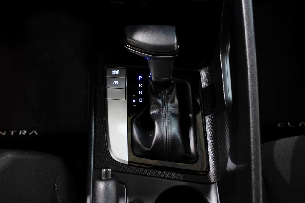 Hyundai Elantra PREFERRED TECH TOIT CAMERA CARPLAY BLUELINK 2022 à Montréal, Québec - 25 - w1024h768px