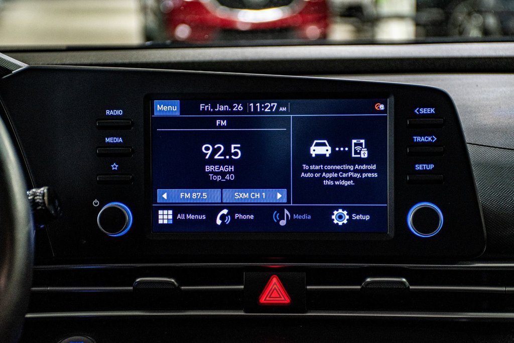 Hyundai Elantra PREFERRED TECH TOIT CAMERA CARPLAY BLUELINK 2022 à Montréal, Québec - 18 - w1024h768px