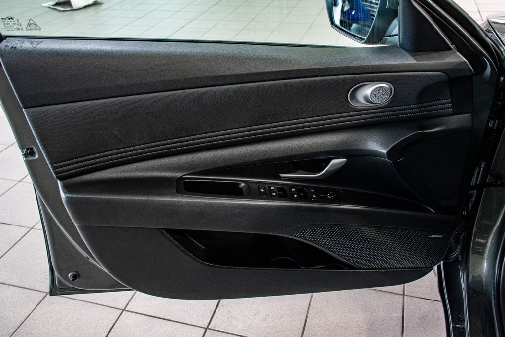 Hyundai Elantra LUXURY TOIT NAVIGATION BOSE CUIR CARPLAY MAG 17 2023 à Montréal, Québec - 20 - w1024h768px