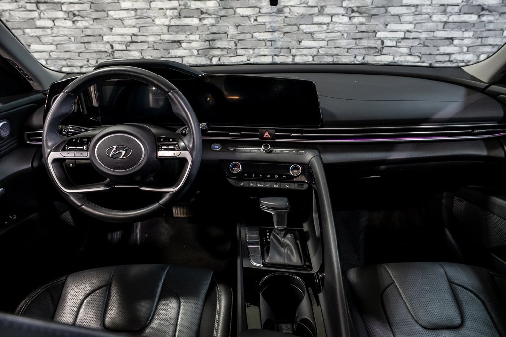 Hyundai Elantra LUXURY TOIT NAVIGATION BOSE CUIR CARPLAY MAG 17 2023 à Montréal, Québec - 7 - w1024h768px