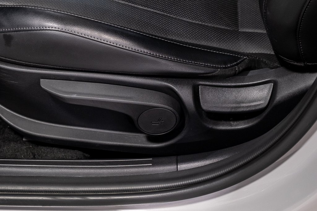 Hyundai Elantra LUXURY TOIT NAVIGATION BOSE CUIR CARPLAY MAG 17 2023 à Montréal, Québec - 17 - w1024h768px