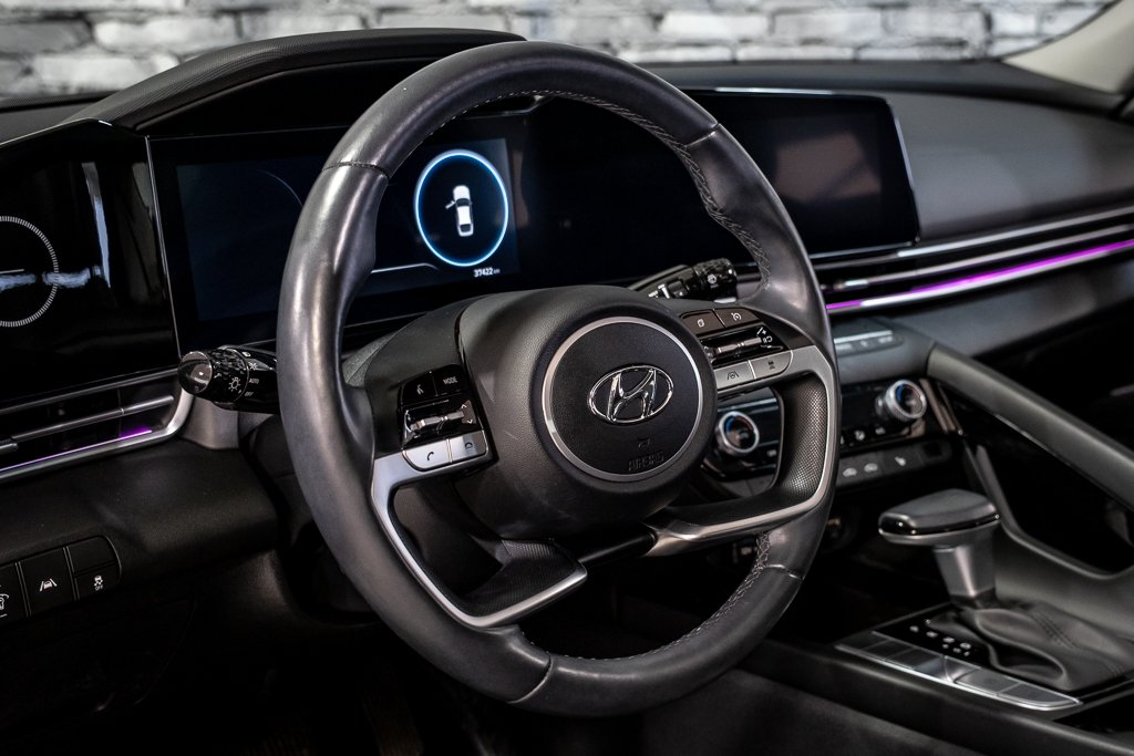 Hyundai Elantra LUXURY TOIT NAVIGATION BOSE CUIR CARPLAY MAG 17 2023 à Montréal, Québec - 18 - w1024h768px