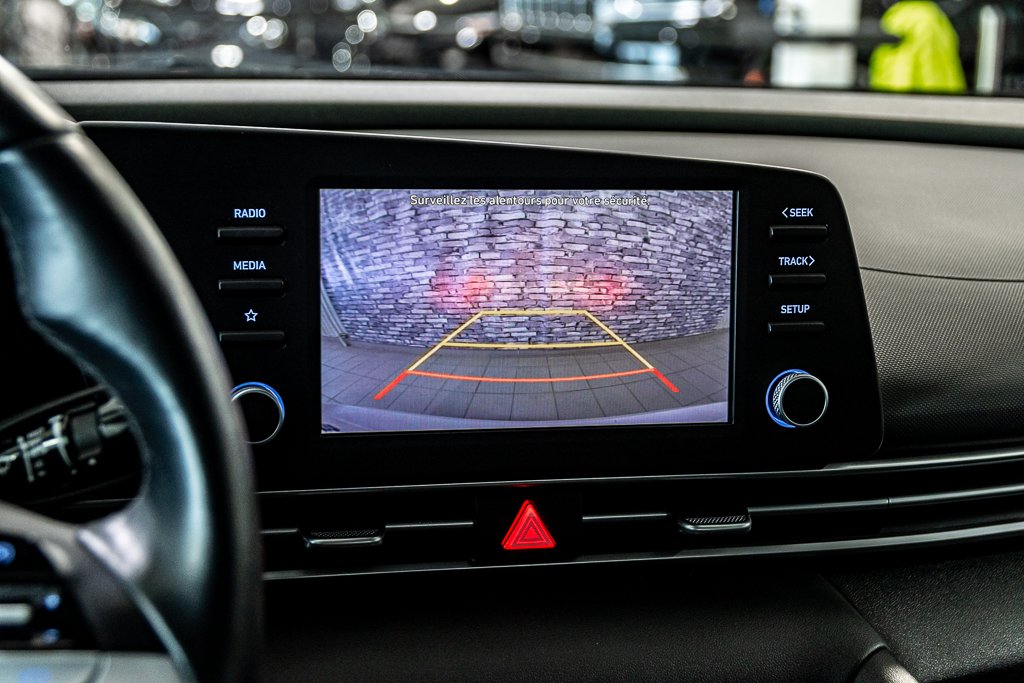 Hyundai Elantra PREFERRED CARPLAY SIEGES&VOLANT CHAUFFANTS CAMERA 2023 à Montréal, Québec - 26 - w1024h768px