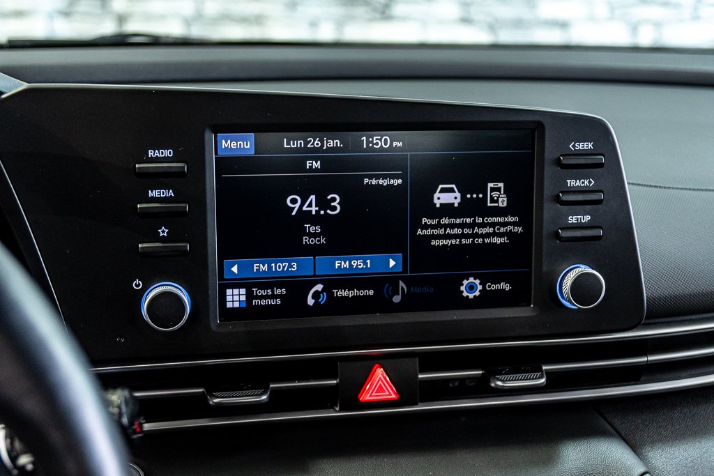 Hyundai Elantra PREFERRED CARPLAY SIEGES&VOLANT CHAUFFANTS CAMERA 2023 à Montréal, Québec - 24 - w1024h768px