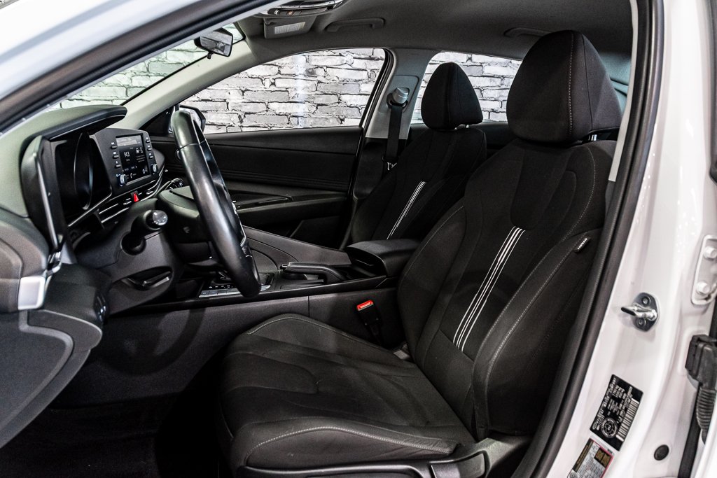 Hyundai Elantra PREFERRED CARPLAY SIEGES&VOLANT CHAUFFANTS CAMERA 2023 à Montréal, Québec - 20 - w1024h768px