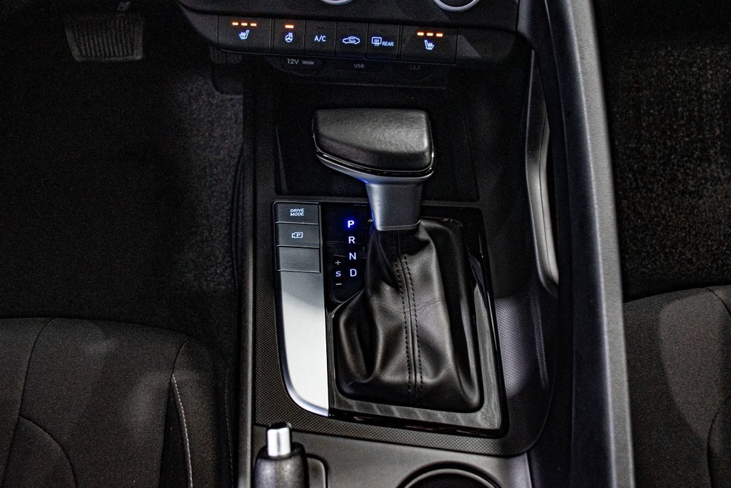 2024 Hyundai Elantra PREFERRED TECH TOIT CAMERA CARPLAY VOLANT CHAUFFANT in Montréal, Quebec - 26 - w1024h768px