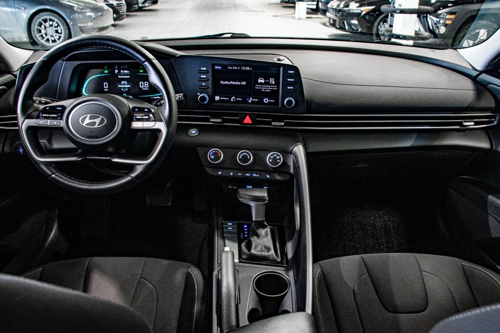 2024 Hyundai Elantra PREFERRED TECH TOIT CAMERA CARPLAY VOLANT CHAUFFANT in Montréal, Quebec - 3 - w1024h768px