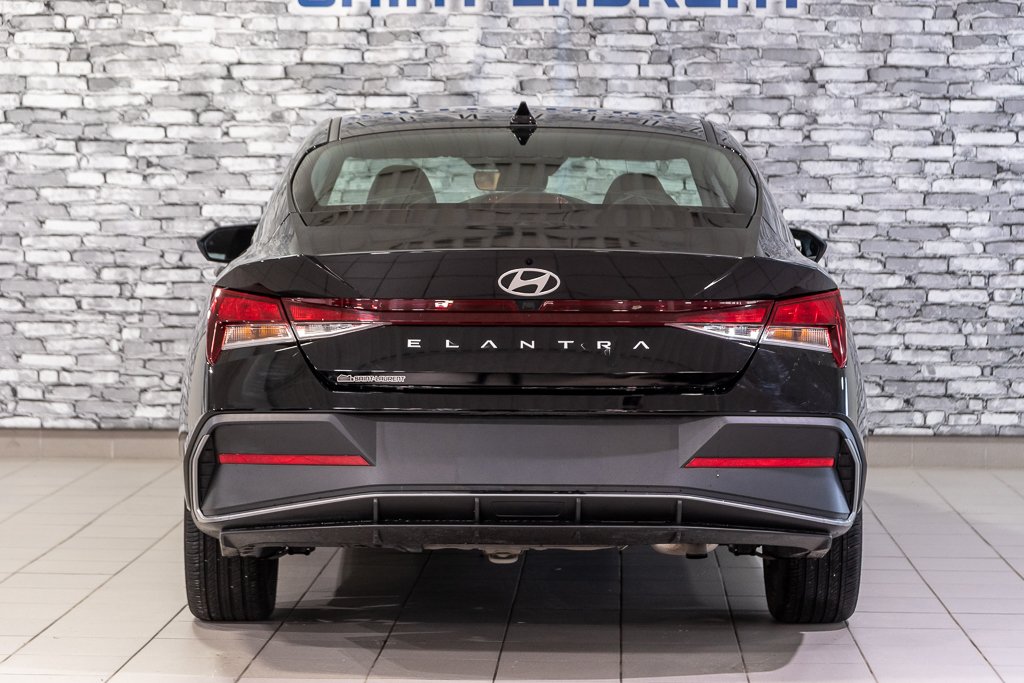 Hyundai Elantra PREFERRED TOIT OUVRANT SIEGES ET VOLANT CHAUFFANTS 2024 à Montréal, Québec - 12 - w1024h768px
