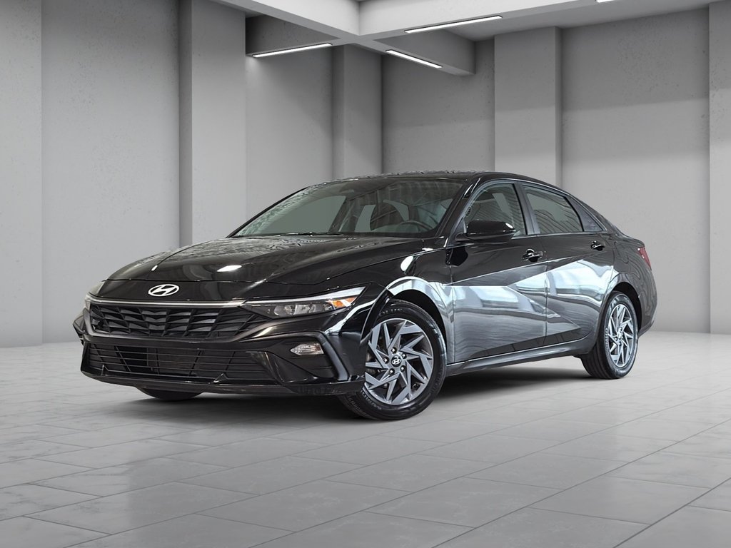 2024 Hyundai Elantra PREFERRED VOLANT CHAUFFANT CARPLAY CAMERA in Montréal, Quebec - 1 - w1024h768px