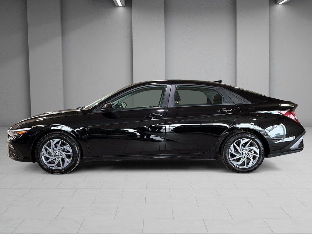 2024 Hyundai Elantra PREFERRED VOLANT CHAUFFANT CARPLAY CAMERA in Montréal, Quebec - 3 - w1024h768px