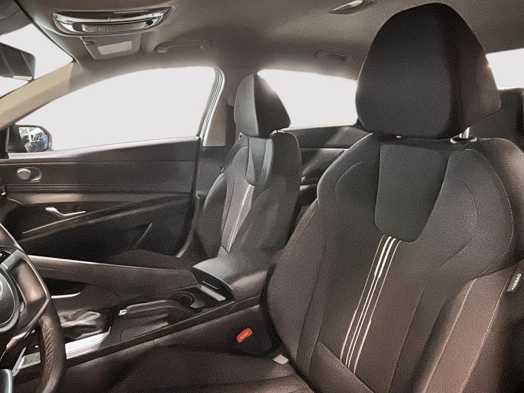 2024 Hyundai Elantra PREFERRED VOLANT CHAUFFANT CARPLAY CAMERA in Montréal, Quebec - 14 - w1024h768px