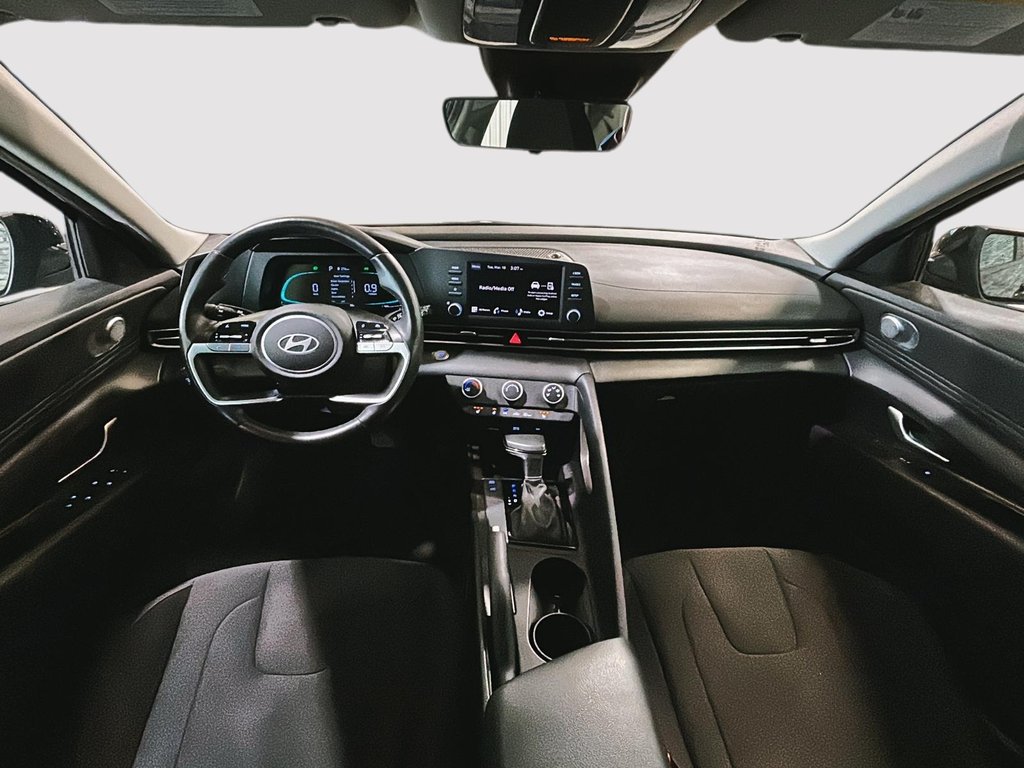 2024 Hyundai Elantra PREFERRED VOLANT CHAUFFANT CARPLAY CAMERA in Montréal, Quebec - 18 - w1024h768px