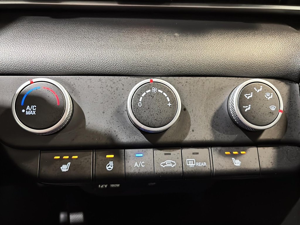 2024 Hyundai Elantra PREFERRED VOLANT CHAUFFANT CARPLAY CAMERA in Montréal, Quebec - 26 - w1024h768px