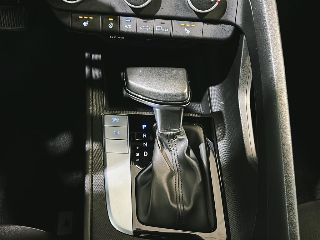 2024 Hyundai Elantra PREFERRED VOLANT CHAUFFANT CARPLAY CAMERA in Montréal, Quebec - 19 - w1024h768px