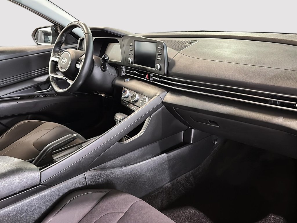 2024 Hyundai Elantra PREFERRED VOLANT CHAUFFANT CARPLAY CAMERA in Montréal, Quebec - 12 - w1024h768px