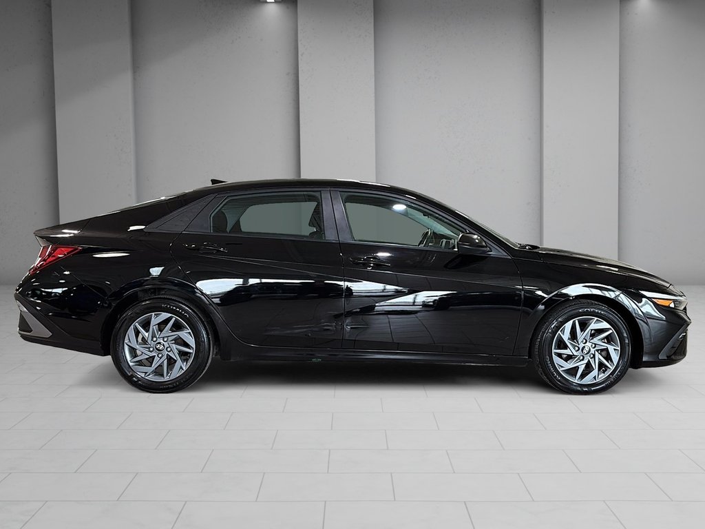 2024 Hyundai Elantra PREFERRED VOLANT CHAUFFANT CARPLAY CAMERA in Montréal, Quebec - 10 - w1024h768px